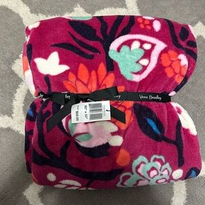 NWT Vera Bradley Bloom Berry Throw Blanket 80 x 50